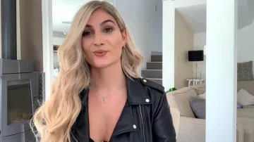 Veste en cuir noir de Lufy dans UNE JOURNEE DE CHANGEMENT ????