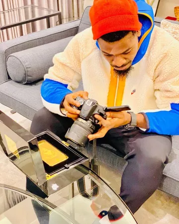 Sudadera moumoute nike usada por Serge Aurier en su cuenta de Instagram @sergeaurier
