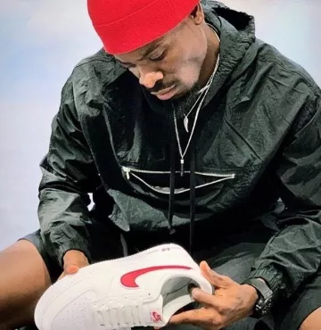 Nike AF1 en poder de Serge Aurier en su cuenta de Instagram @sergeaurier