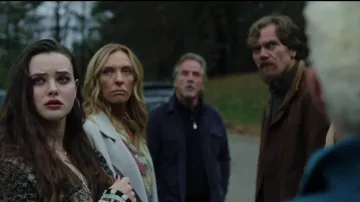 Cardigan Coat of Joni Thrombey (Toni Collette) in Knives Out