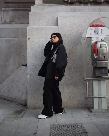 & over stories Chaqueta negra de Carola Pojer en la cuenta de Instagram @carolapojer