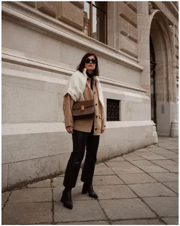 Bolso de cuero de Carola Pojer en la cuenta de Instagram @carolapojer