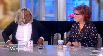 L'agence Nina Blouse en Soie porté par Joy Behar sur Le point de Vue le 26 février 2020