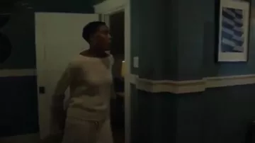 Burrell Chandail porté par Lynn Pierce (Christine Adams) en Noir de la Foudre Saison 3 Épisode 4