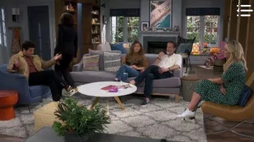 Hi Star Espadrilles Blanches portées par Rebecca (Abby Elliott) Endettés Saison 1 Épisode 2