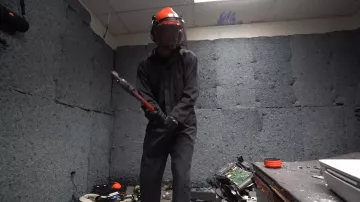 Heavy Duty Mechanic Gloves worn by Logan Paul in the YouTube video His Girl Forgot that She Slid in my DMs (Exposed)