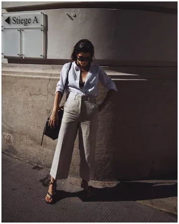 Sandalia de cuero negro Arket de Carola Pojer en la cuenta de Instagram @carolapojer