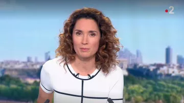 El vestido blanco de Marie-Sophie Lacarrau en Journal de 13 heures de France 2