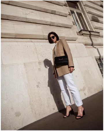 White Straight Jeans de Carola Pojer en la cuenta de Instagram @carolapojer
