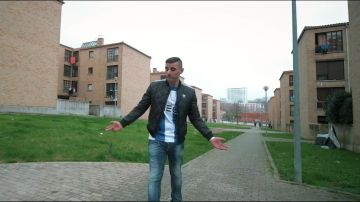 Veste Adidas de Sofiane dans Sofiane - Des Malades [Clip Officiel]