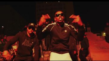 Top de chándal negro de Djiha de Guirri Mafia en Rohff - 9+4=13 ft Guirri Mafia [Clip oficial]