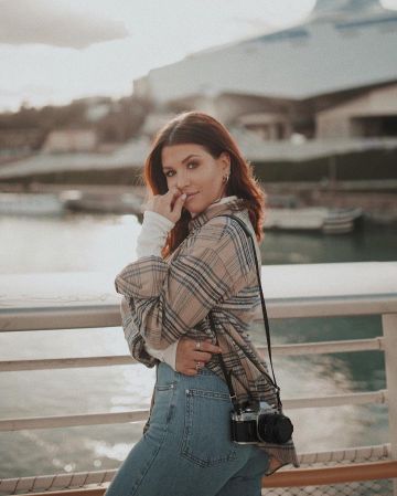 Jean bleu de EnjoyPhoenix sur le compte Instagram de @enjoyphoenix