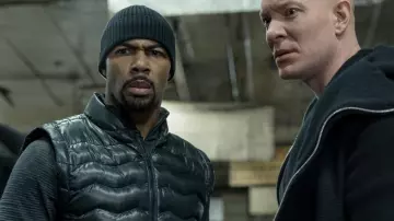 La veste matelassée noire sans manche de James "Ghost" St Patrick (Omari Hardwick) dans Power S04E10