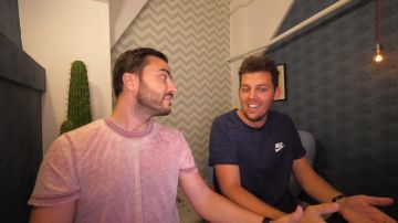 The nike T-shirt worn by Peter Croce in the video inventions Useless Flight.2 feat. Pierre Croce