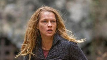 Heather Pink Sleeveless Top of Diana Bishop (Teresa Palmer) in A Discovery of Witches (S01E01)