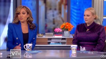 Balmain Dou­ble Breast­ed Wo­ven Blaz­er worn by Sunny Hostin as seen in The View February 27, 2020