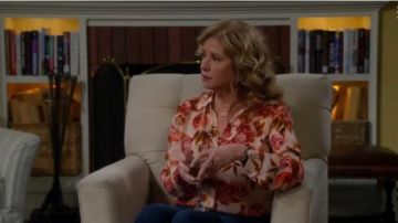 Vanessa Baxter (played by Nancy Travis) outfits on Last Man Standing