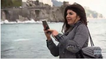 Bolso acolchado negro usado por Teresa Giudice en The Real Housewives of New Jersey Temporada 10 Episodio 16