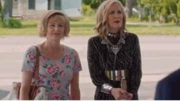 Vestido Midi de cuello de tortuga negro usado por Moira Rose (Catherine O'Hara) en Schitt's Creek Temporada 6 Episodio 8