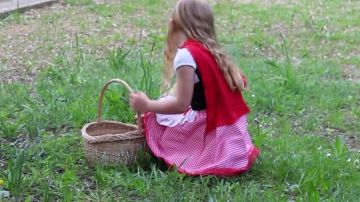 Costume child little red riding hood in the video ♡• 2 PETITS CHAPERONS ROUGES AND ... •♡