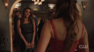 Cercle d'Impression Robe de Cristal Carrington (Daniella Alonso) dans Dynastie (S03E14)