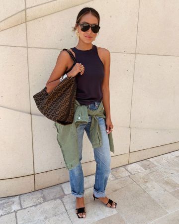 Top Nike negro de Julie Sariñana en la cuenta de Instagram @sincerelyjules