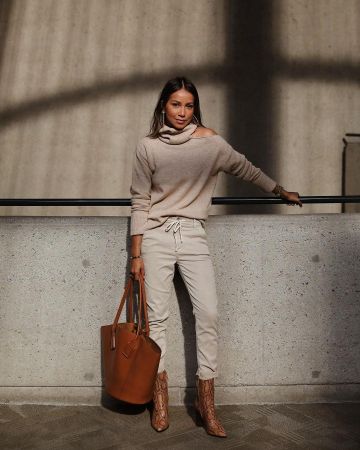 Jersey caqui de Julie Sariñana en la cuenta de Instagram @sincerelyjules