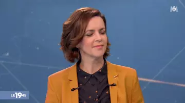 The silk Shirt printed black and gold of Nathalie Renoux in The 19:45 m6 01 03 2020