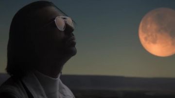 Les lunettes de soleil portées par Ademo dans le clip A l'Ammoniaque de PNL