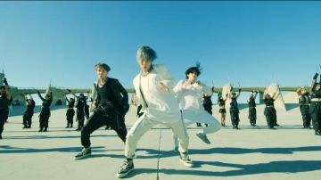 Rick owens High Top Écharpe de Dentelle de Baskets portée par Jimin dans la vidéo de musique [BANGTAN BOMB] SUR la Cinétique Manifeste de Film (BTS focus) - BTS (방탄소년단)