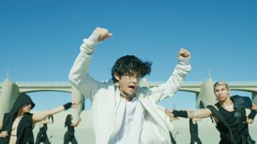 Tecu­atl Neck­laces worn by Kim Taehyung in the music video [BANGTAN BOMB] 'ON' Kinetic Manifesto Film (BTS focus) - BTS (방탄소년단)