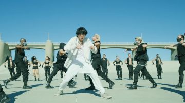 Flight Bomber Jack­et worn by Kim Taehyung in the music video [BANGTAN BOMB] 'ON' Kinetic Manifesto Film (BTS focus) - BTS (방탄소년단)