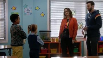 Black Leather Bag worn by Angie D'Amato (Leighton Meester) in Single Parents Season 2 Episode 17