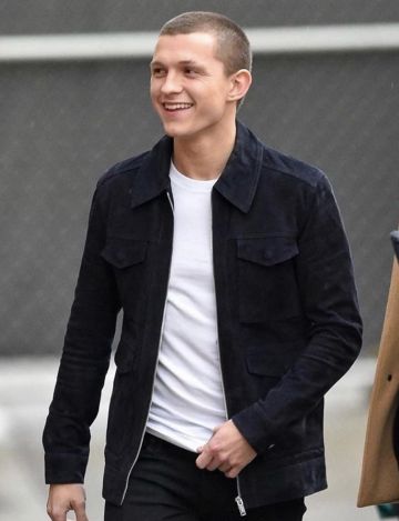 Chaqueta de ante azul usada por Tom Holland como se ve en Instagram