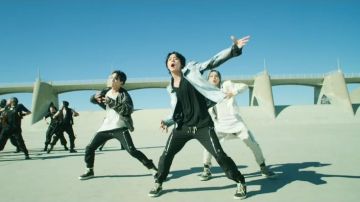 Geothrasher High Sneaker usado por Jin en el video musical [BANGTAN BOMB] 'ON' Kinetic Manifesto Film (BTS focus) - BTS (방탄소년단)