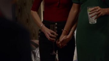 Button Detail Skinny Jeans usados por Amanda Doherty (Victoria Cartagena) en Almost Family Temporada 1 Episodio 13