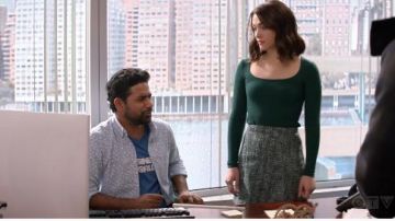 Vert Côtelée Chandail porté par Cara Bloom (Violet Beane) en Dieu demande d'ami Me Saison 2 Épisode 15