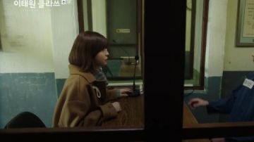 Turtle­neck Knit Sweater worn by Oh Soo Ah (Kwon Nara) in Itaewon Class Season 1 Episode 2