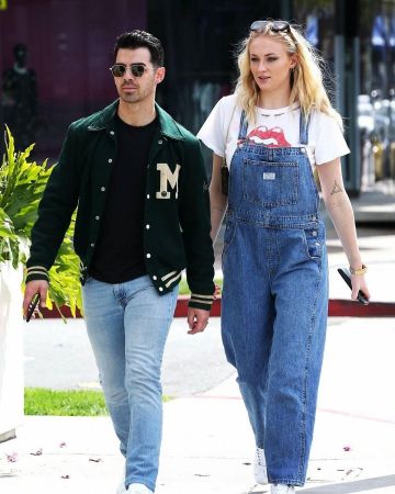 Levi's Vintage Overalls usado por Sophia Turner Los Ángeles febrero 28, 2020