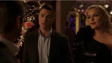 Cristal Lustre Boucles d'oreilles portées par Alexis Carrington (Elaine Hendrix) dans la Dynastie Saison 3 Épisode 14