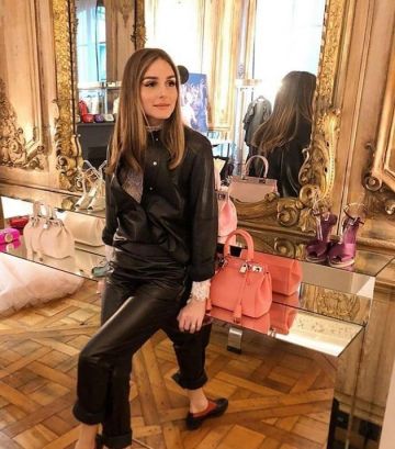 Túnica de cuero perforada Olivia Palermo usada por Olivia Palermo Sensorama Vivier febrero 27, 2020