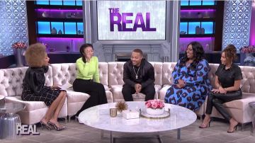 Zara Plaid Jupe Crayon porté par Amanda Seales sur Le Réel, le 28 février 2020