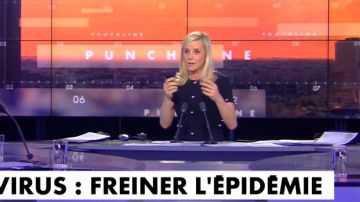 The short dress round collar slim fit black details studs from Laurence Ferrari in Punchline the 02.03.2020