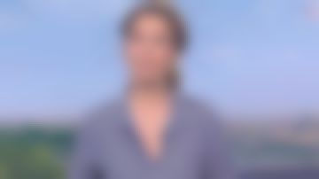 The shirt collar classic striped crepe cobalt of Marie-Sophie Lacarrau in the Journal of 13 hours the 27.02.2020