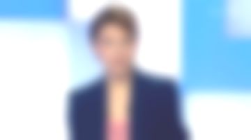 El collarín azul marino de Mélanie Taravant en C à dire