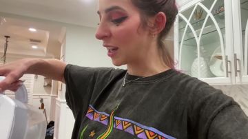 Collar colgante de plata esterlina utilizado por Gabbie Hanna en el video de YouTube Bebí un galón de agua al día durante un mes