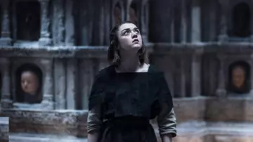 Black Faceless Man Outfits worn by Arya Stark (Maisie Williams) in Game of Thrones (S05E06)