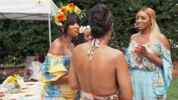 Top azul de hombro frío usado por NeNe Leakes en The Real Housewives of Atlanta Temporada 12 Episodio 16