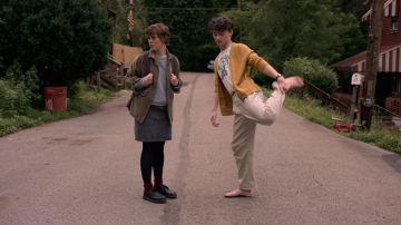 The yellow cardigan of Stanley Barber (Wyatt Oleff) in I Am Not Okay with This (S01E01)