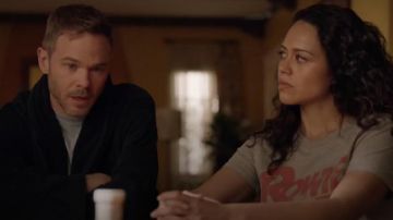 Bowie logo T-shirt worn by Angela Lopez (Alyssa Diaz) in The Rookie Season 2 Episode 11